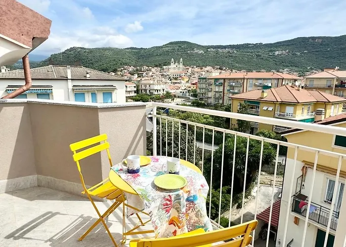 Hostdomus - A Due Passi Dal Mare Pietra Ligure