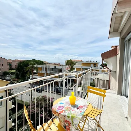 Apartment Hostdomus - A Due Passi Dal Mare Pietra Ligure