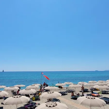 Hostdomus - A Due Passi Dal Mare * Pietra Ligure